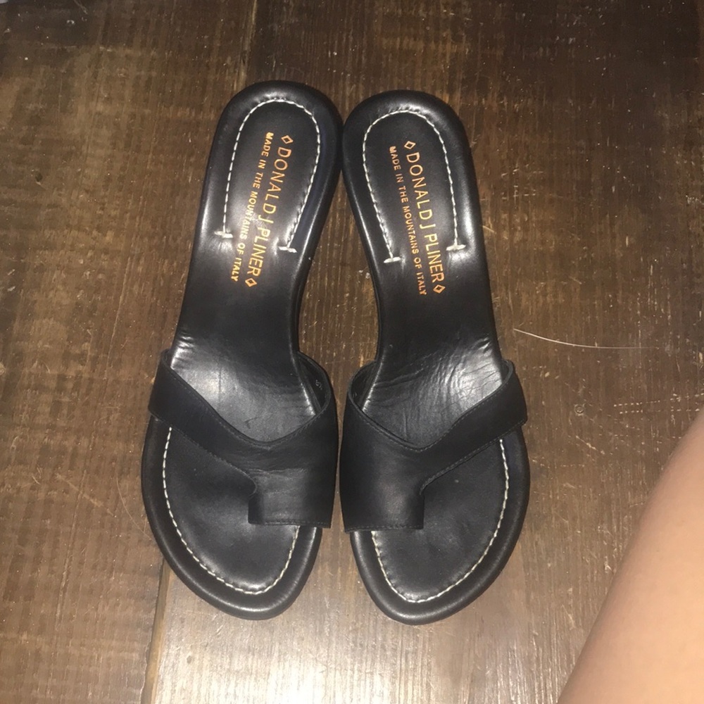 Amazing condition Donald J Pliner Wedges!!!